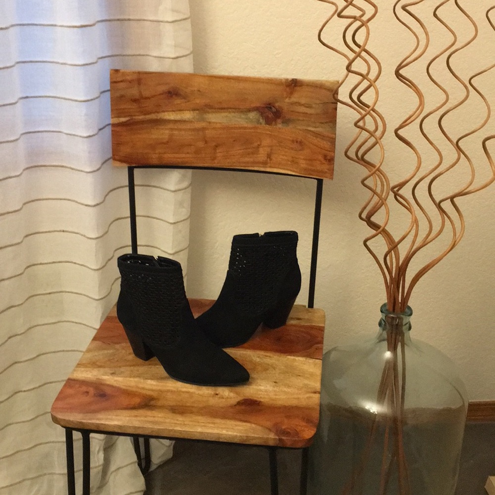 NWOT. Firth, Zea Laser-Cut Booties